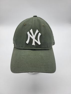 New Era Black and White Tag Detail Cap